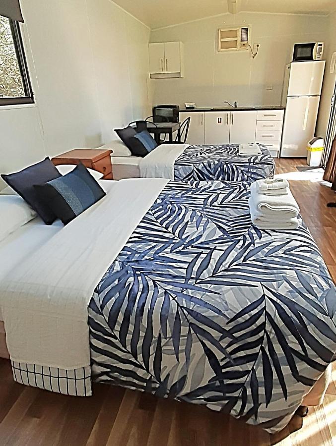 Mt Larcom Tourist Park Hotel Mount Larcom Kültér fotó