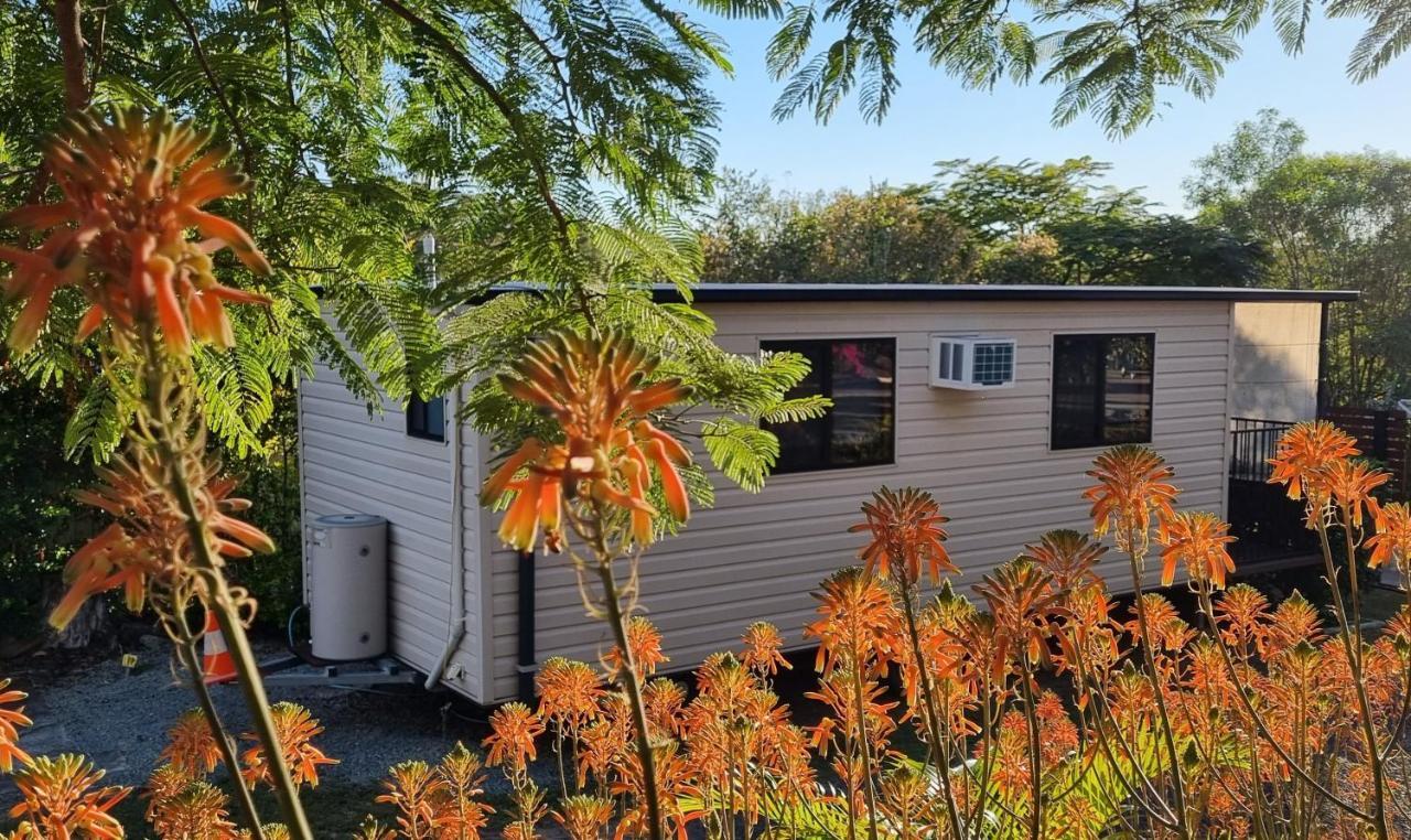Mt Larcom Tourist Park Hotel Mount Larcom Kültér fotó