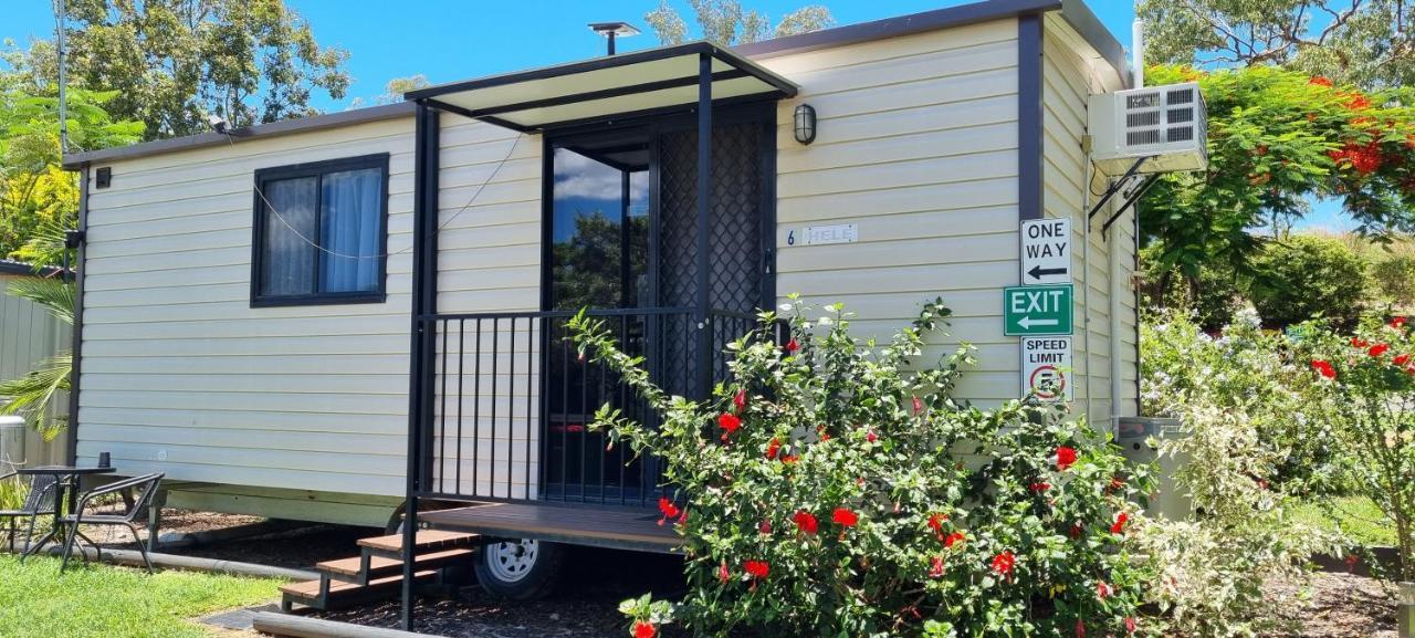Mt Larcom Tourist Park Hotel Mount Larcom Kültér fotó