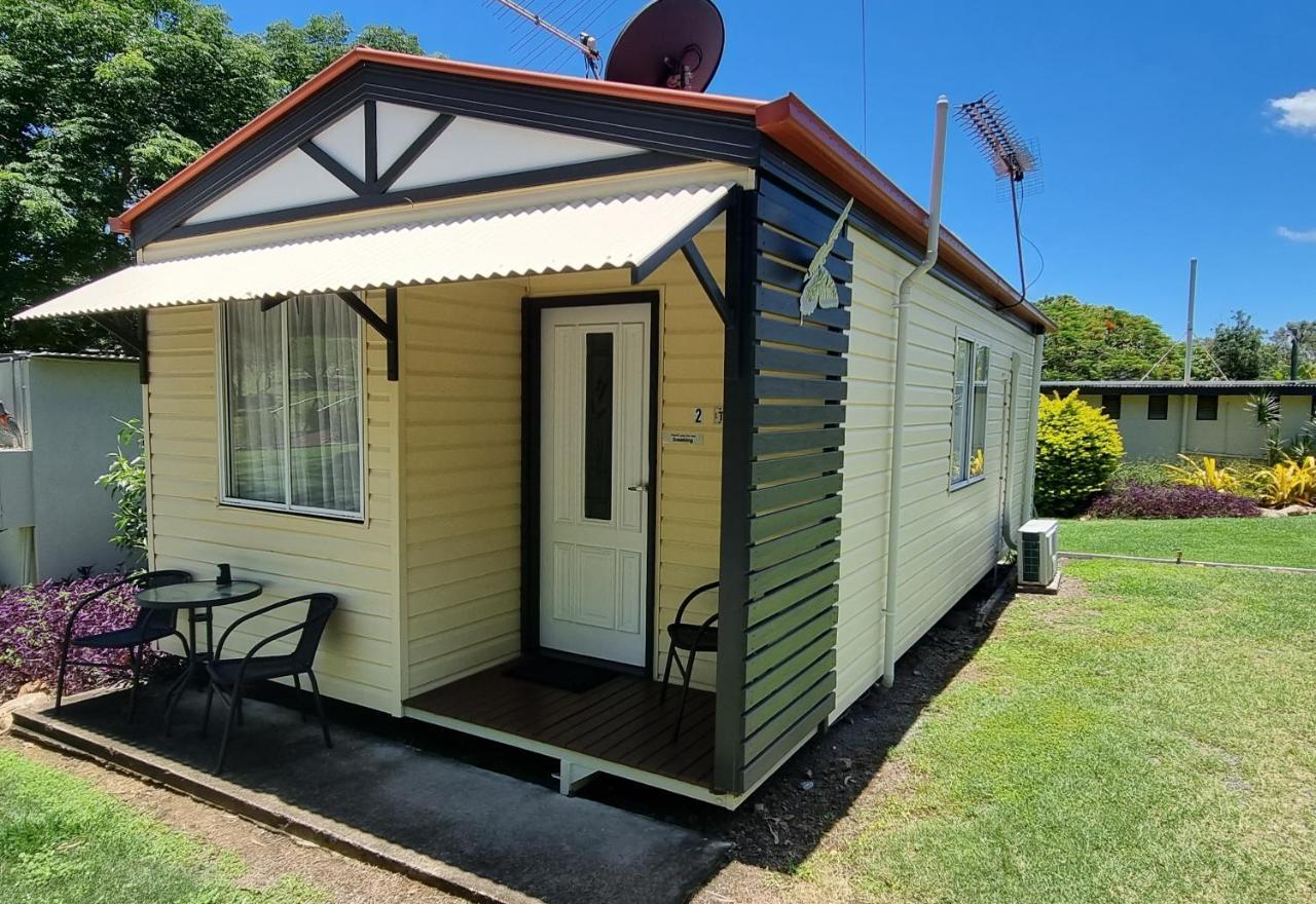 Mt Larcom Tourist Park Hotel Mount Larcom Kültér fotó