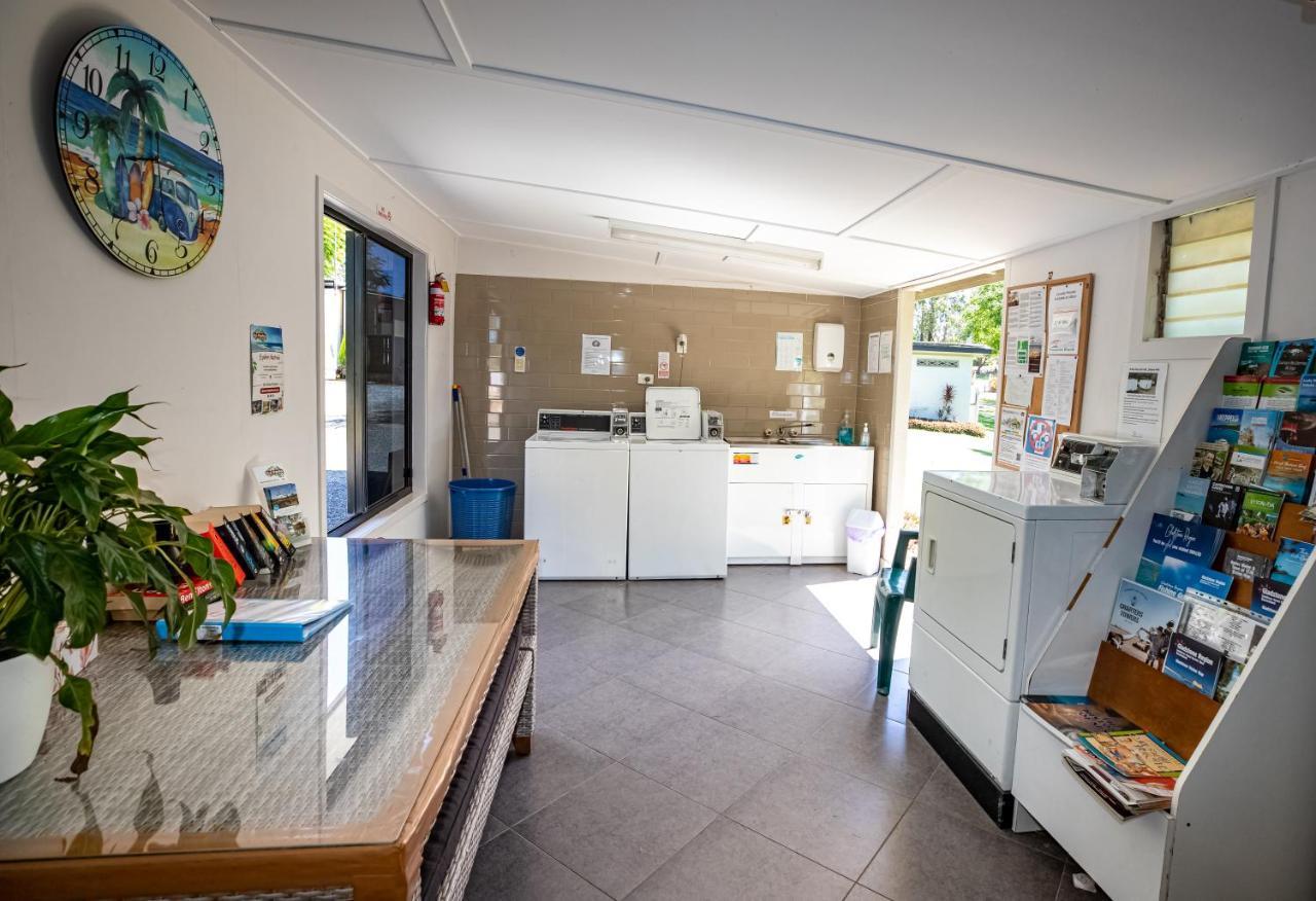 Mt Larcom Tourist Park Hotel Mount Larcom Kültér fotó