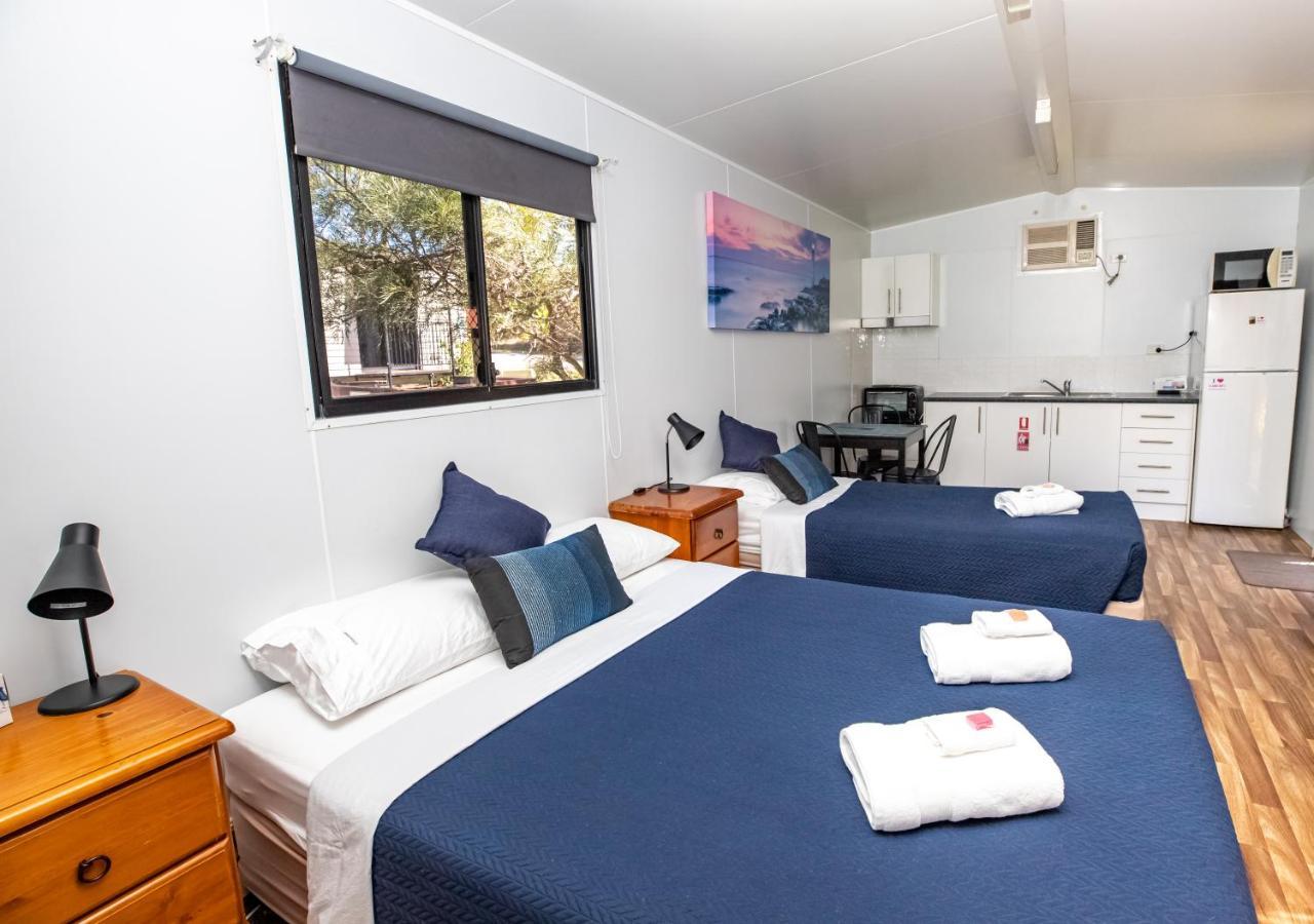 Mt Larcom Tourist Park Hotel Mount Larcom Kültér fotó