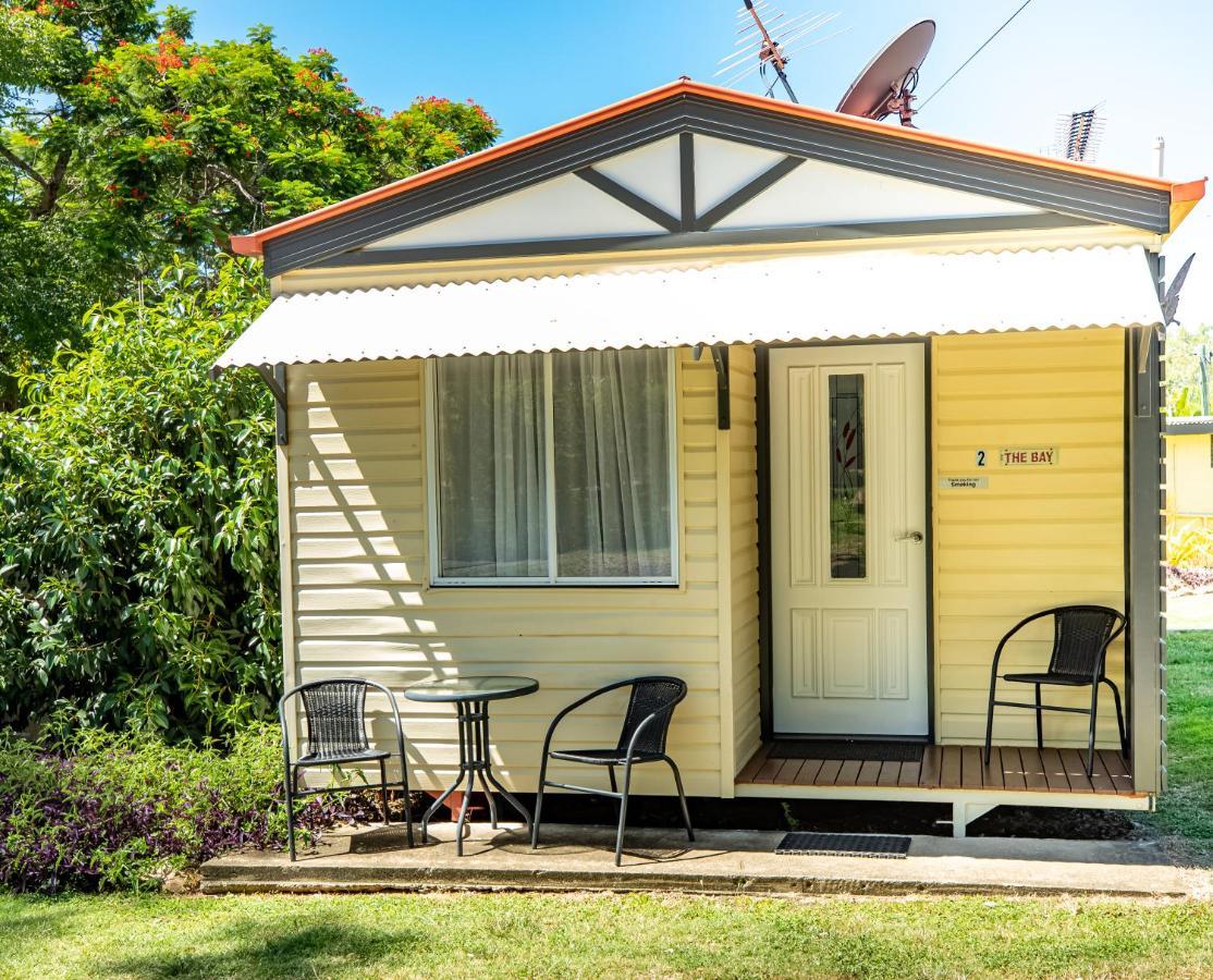 Mt Larcom Tourist Park Hotel Mount Larcom Kültér fotó