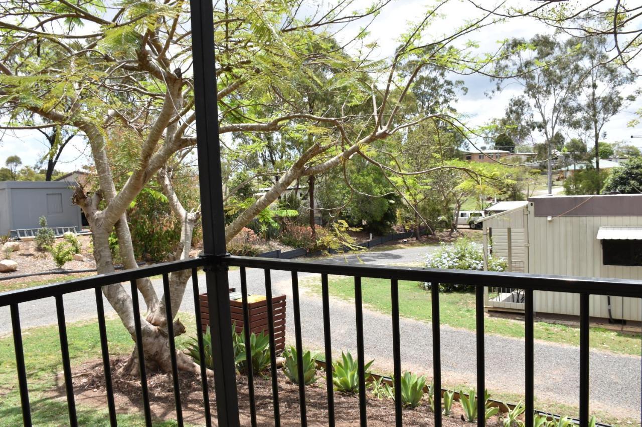 Mt Larcom Tourist Park Hotel Mount Larcom Kültér fotó