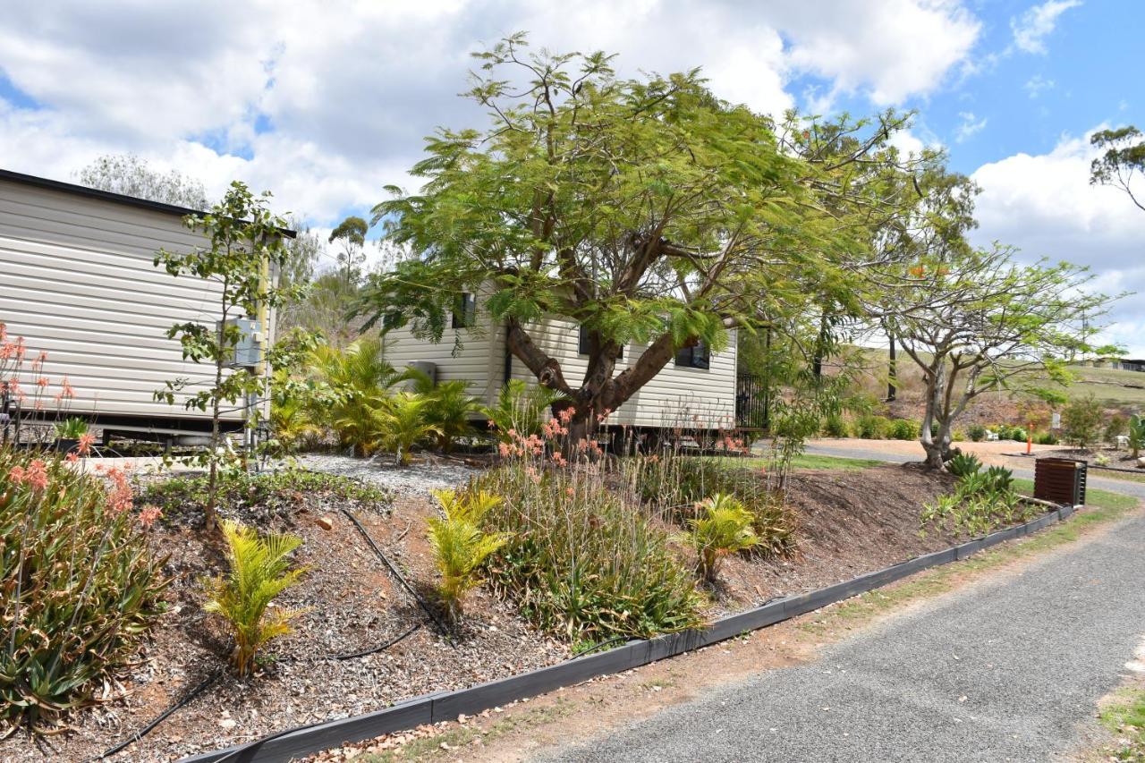 Mt Larcom Tourist Park Hotel Mount Larcom Kültér fotó