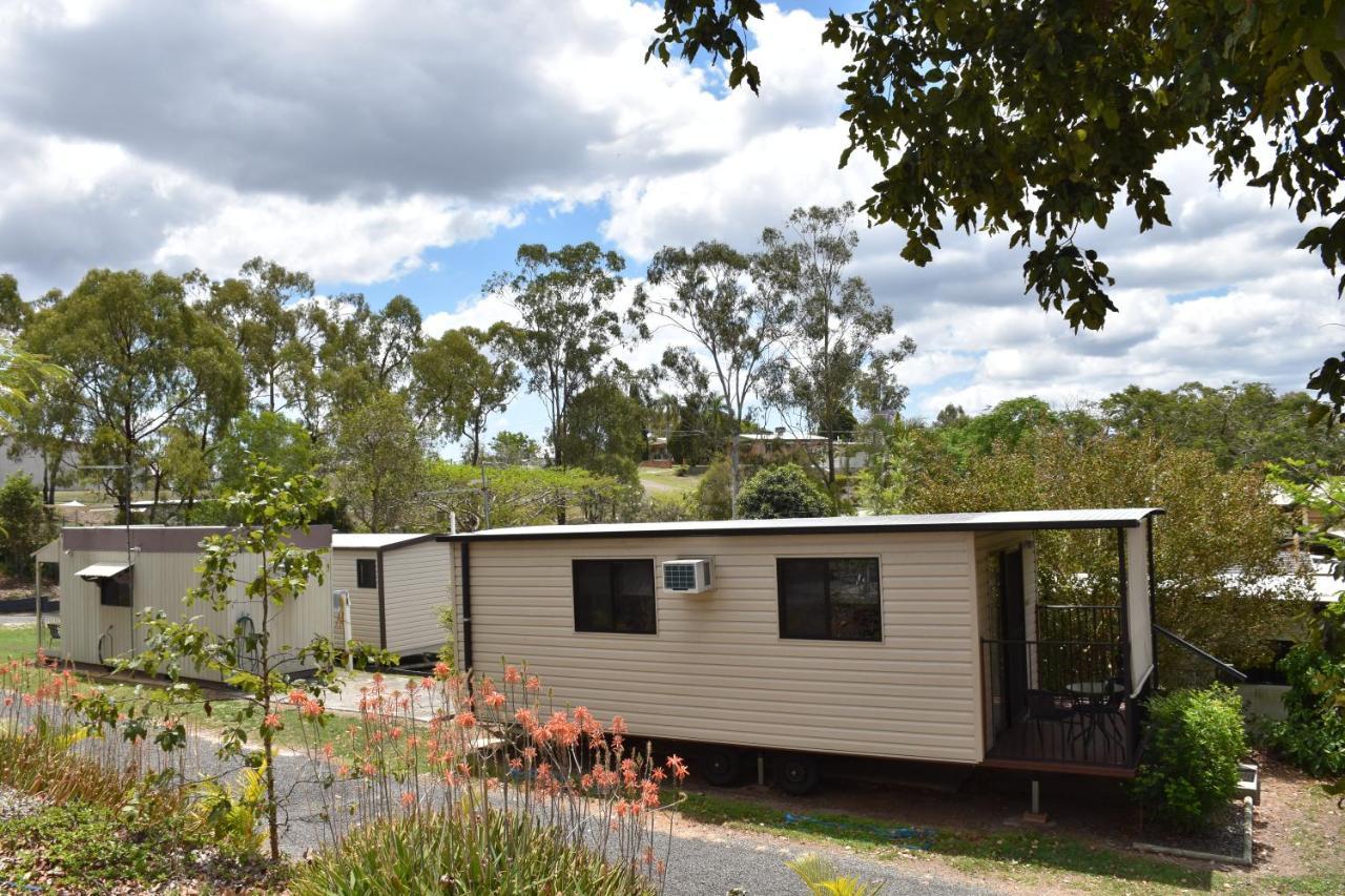 Mt Larcom Tourist Park Hotel Mount Larcom Kültér fotó